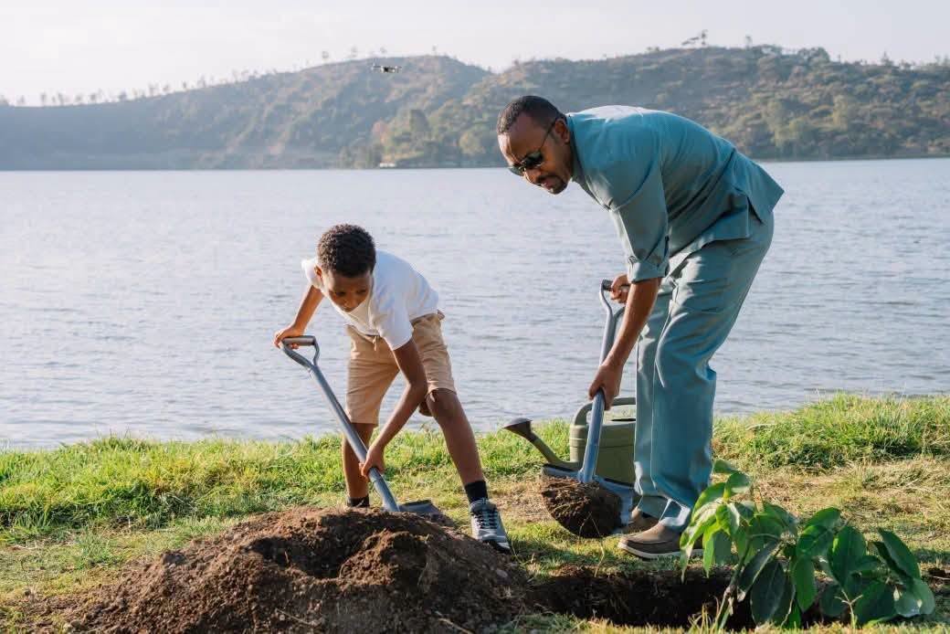 የአረንጓዴ አሻራ ተግባር ለትዉልድ ተስፋን የመትከል ትልቅ ፕሮጀክት ነዉ።